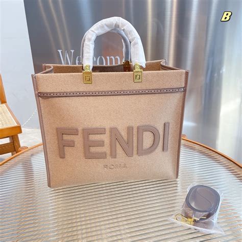 cartera fendi original precio|bolsa fendi original.